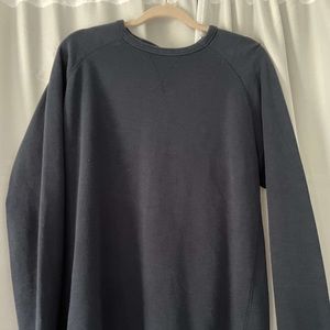 Navy blue men’s large crew neck